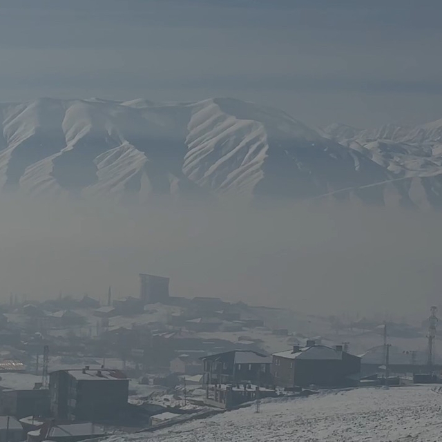 Yüksekova sis altında kaldı