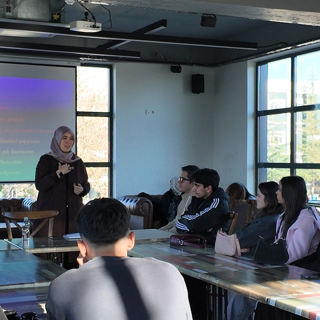 Lise öğrencilerine sınav kaygısı ve stresle başa çıkma yolları anlatıldı