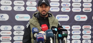 Selçuk İnan: "Hayatımda hiç bahis oynamadım"
Kocaelispor Teknik Direktörü Selçuk İnan:
"Önce futbolcularla görüşeceğim, sonra yönetimle konuşacağız"
"2-3 transfer yapmak bizim için başarıdır"
"Tarkan Serbest ayrılıyor, Ahmet Sağat şu an belirsiz"