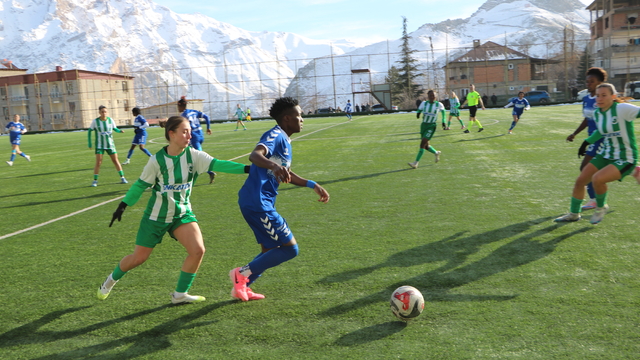 Hakkarigücü evinde berabere kaldı