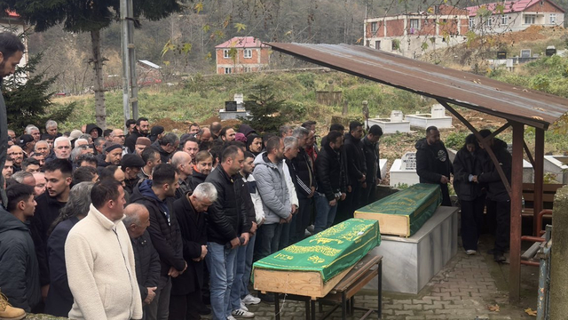 GÜNCELLEME - Giresun'da trafik kazasında ölen abla ve kardeşi defnedildi