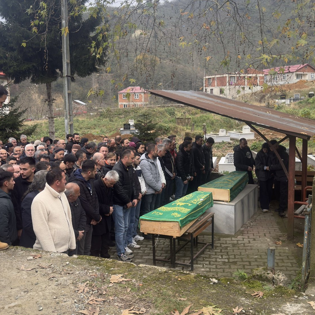 GÜNCELLEME - Giresun'da trafik kazasında ölen abla ve kardeşi defnedildi