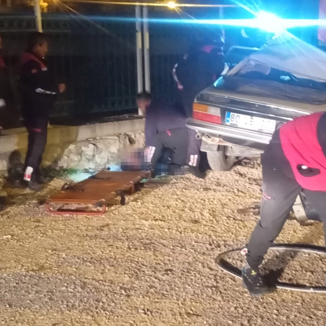 Osmaniye'de otomobil park halindeki kamyona çarptı: 1 ölü, 2 yaralı