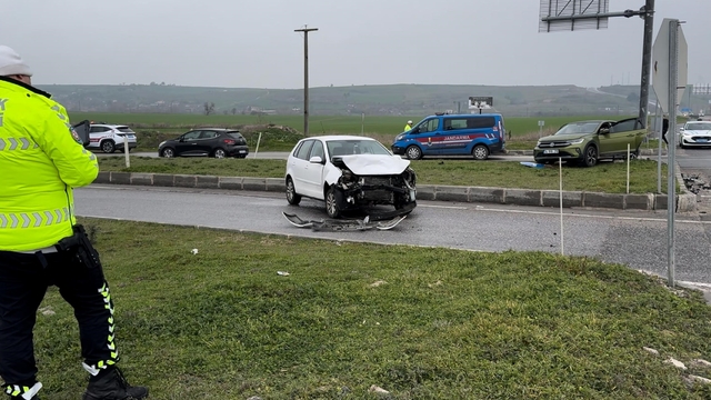 Edirne'de otomobiller çarpıştı: 7 yaralı