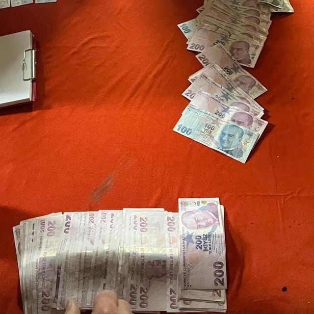 Bartın'da kumar baskını
Kumar oynayan 8 kişi suçüstü yakalandı