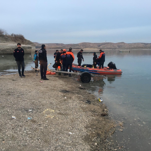 Adıyaman'da tekne alabora oldu; 4 kişi kurtarıldı, 1 kişi aranıyor