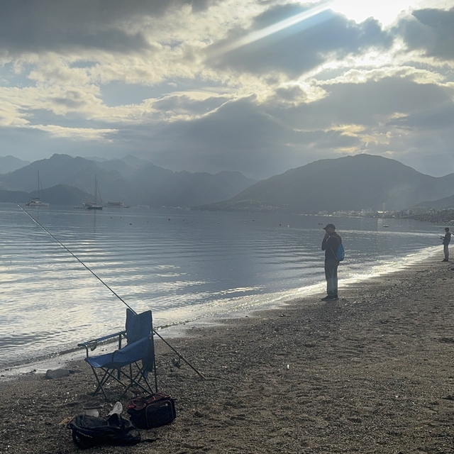 Sağanak sonrası güneş yüzleri güldürdü, Marmaris sahilleri doldu