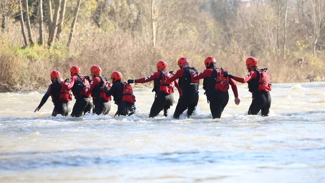Arama kurtarma ekiplerinden çayda sel tatbikatı
