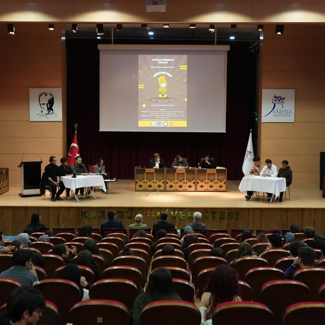 KBÜ'de sosyal bilimler öğrencileri Zihin Arenası'nda buluştu