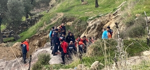 Kaçak kazı yaparken girdiği tünelden çıkamadı
Ekiplerin tünel içerisinde kalan şahsı arama çalışmaları sürüyor