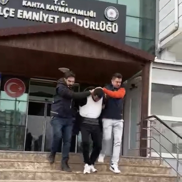 Eşini sokak ortasında öldüren şahıs tutuklandı