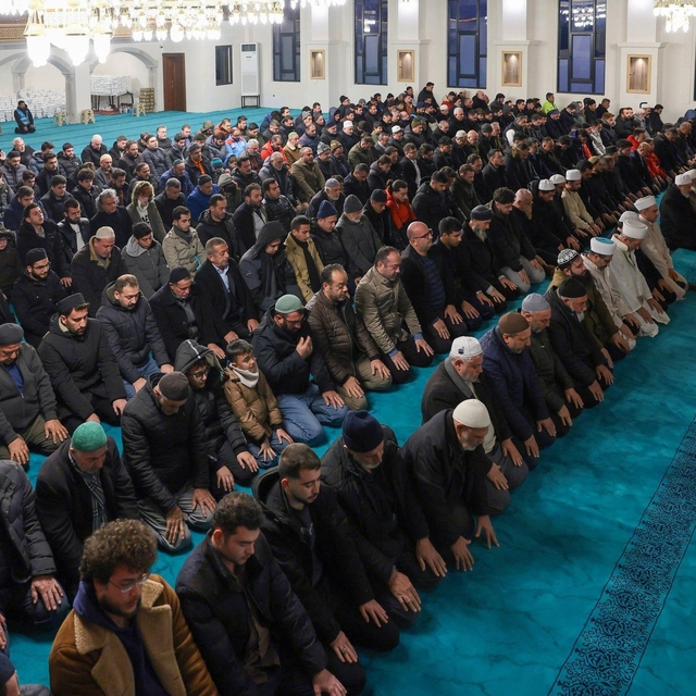 Erzincan'da Üç Aylar başlangıcında Terzibaba Külliyesi'nde sabah namazı pro...