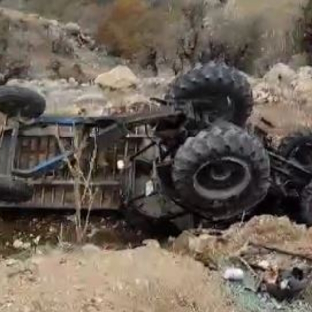 Şırnak'ta traktör devrildi: 12 yaralı