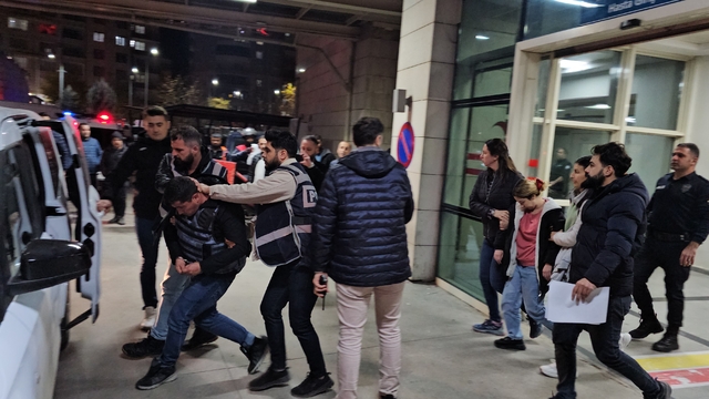 Siirt'te bir kadının evinde bıçaklanarak öldürülmesine ilişkin komşu çift tutuklandı