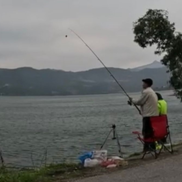 Derbent Barajı'nda 300 amatör balıkçı gökkuşağı alabalığı için yarıştı
