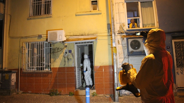 Komşularının bir haftadır haber alamadığı şahıs evinde ölü bulundu
Evin kapısı açılınca sokağı kötü koku kapladı