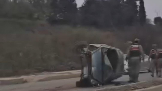 Hatay'da takla atan otomobil yan yattı: 5 yaralı