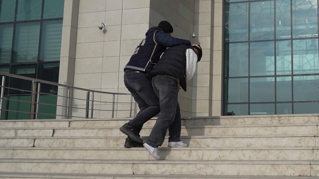 "Gasp" ve "şantaj" iddiasıyla mahkemeye sevk edilen 2 şüpheliye adli kontrol