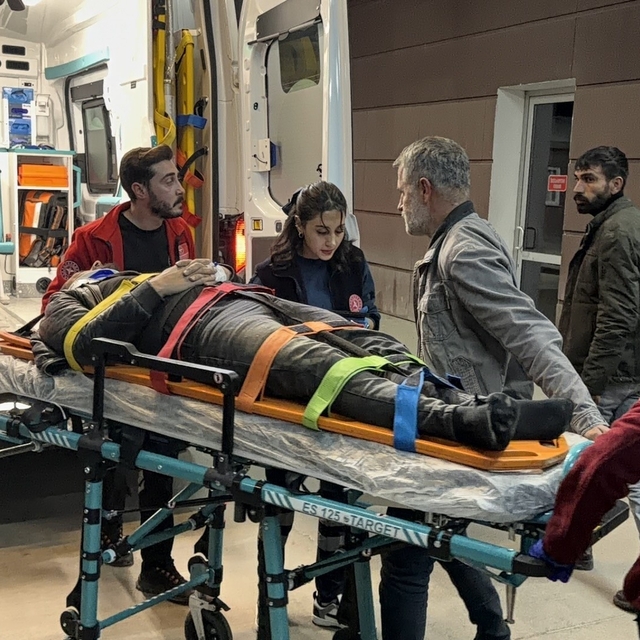 İki otomobil çarpıştı: 2 yaralı