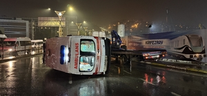 Kocaeli'de hasta taşıyan ambulans ile minibüsün çarpışması sonucu 6 kişi yaralandı