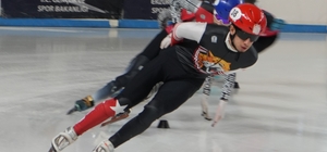 Furkan Akar ve Denis Örs'ün hedefi olimpiyat madalyası
25. Kış Olimpiyat Oyunları'nda Türkiye'yi sürat pateni branşında temsil edecekler