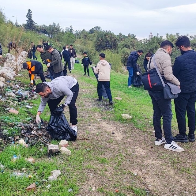Çöpleri belediye yerine gönüllüler topladı
Adana'da çevre kirliliğine dikka...