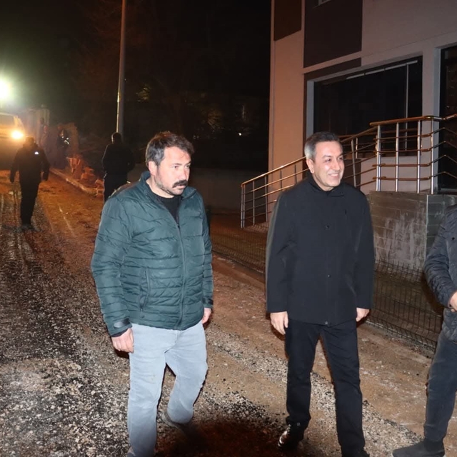 Sungurlu'da sıcak asfalt mesaisi gece-gündüz devam ediyor