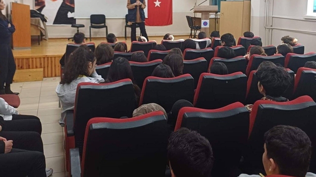 Erzincan'da öğrencilere siber suçlarla mücadele eğitimi