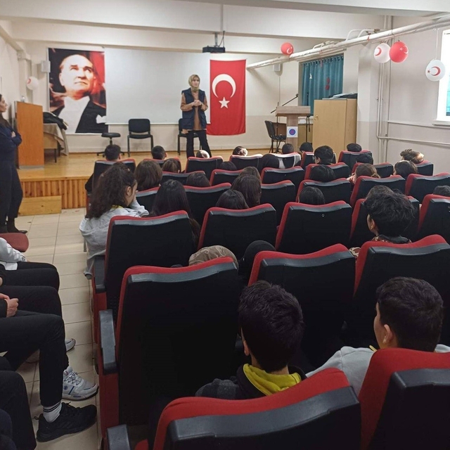 Erzincan'da öğrencilere siber suçlarla mücadele eğitimi