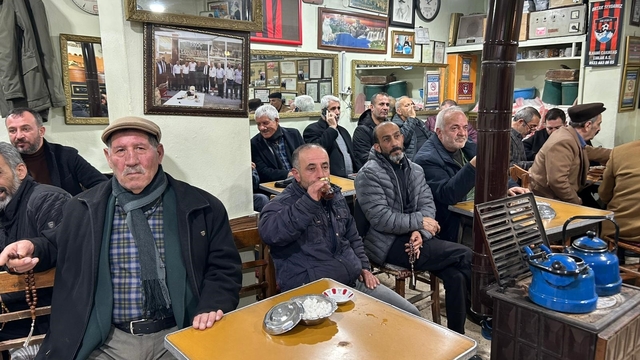 Van'da soba başında 83 yıllık çay geleneği
Van'da yıllara meydan okuyan çay evi nostaljiye kapı aralıyor
