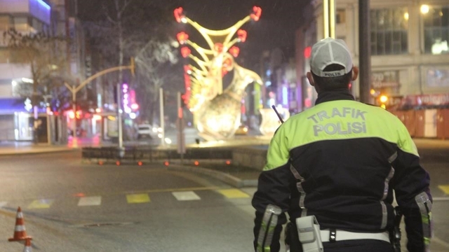 En uzun gecede huzur nöbeti: Erzincan polis görev başında