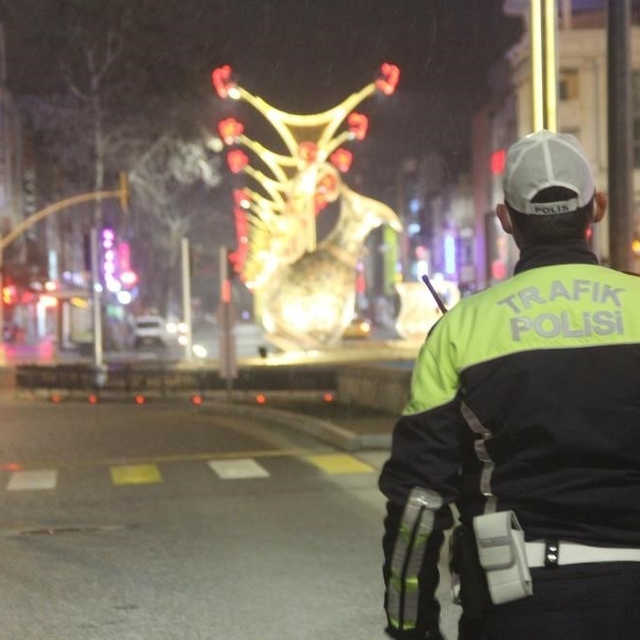 En uzun gecede huzur nöbeti: Erzincan polis görev başında