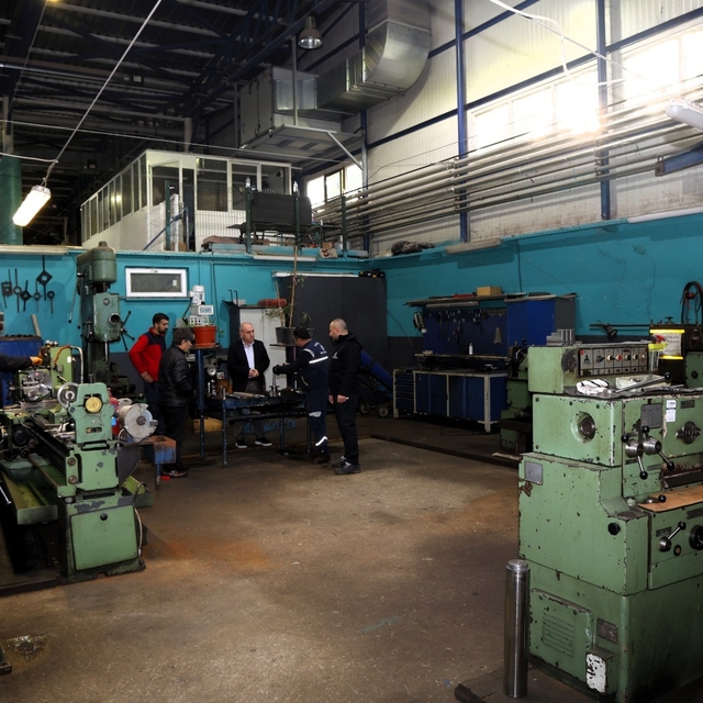 Sanayi tesisi değil belediye atölyesi
Büyükşehir'in kalbi bu atölyede atıyo...