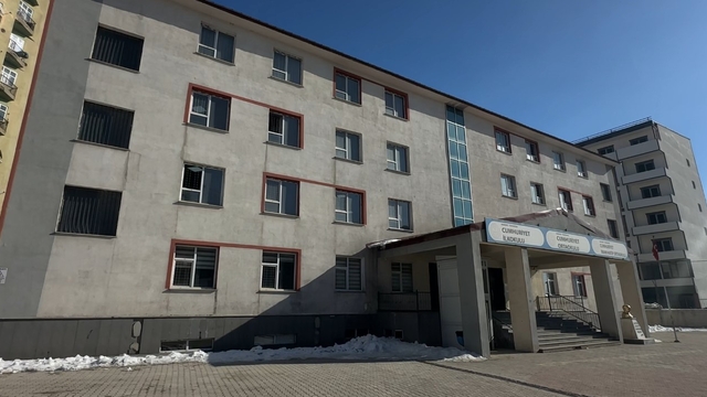 Yüksekova'da örnek uygulama: Okulun pencereleri güvenli hale getirildi