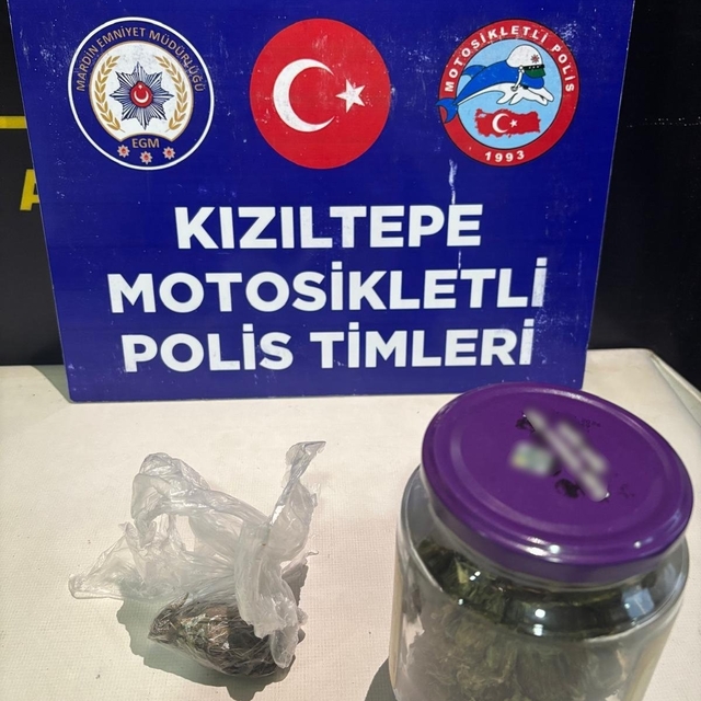 Mardin'de durdurulan araçta esrar ele geçirildi