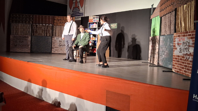 Havza'da "Kahraman Bakkal Süpermarkete Karşı" adlı oyun sahnelendi