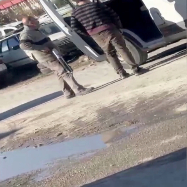 Sokak hayvanlarını toplama ekibinde görevli 2 personeli darbeden baba ve oğ...