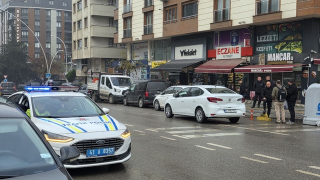 Kocaeli'de zincirleme trafik kazasında 2 kişi yaralandı