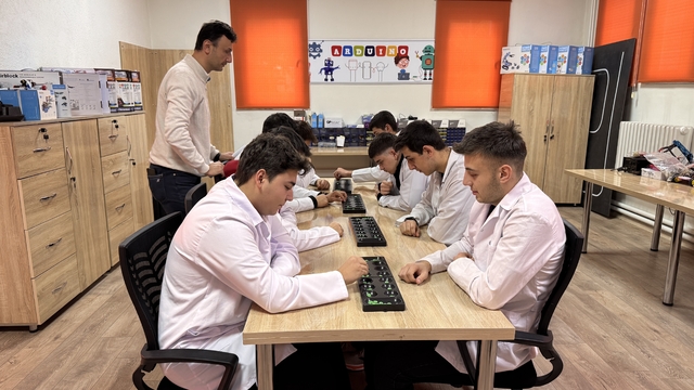 Türk öğrenciler yabancı akranlarıyla geleneksel masa oyunlarını dijital ortama taşıdı