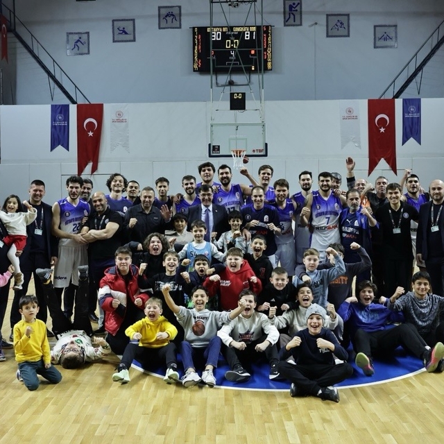 Kütahya Belediyespor Basketbol takımı zirve yarışını sürdürüyor