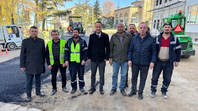 Saray Mahallesi'nde asfalt çalışmaları sürüyor