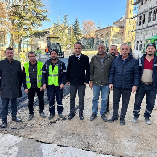 Saray Mahallesi'nde asfalt çalışmaları sürüyor