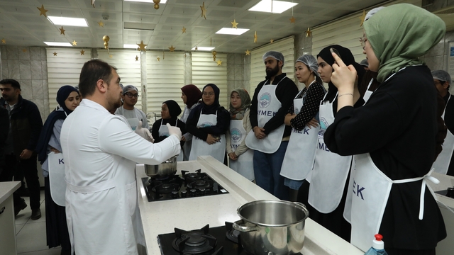 Büyükşehir KAYMEK'ten yabancı öğrencilere Kayseri Yemekleri Kursu ve Yağlama etkinliği