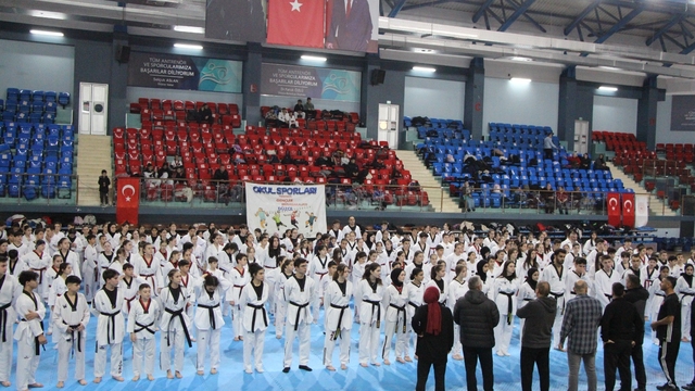 Taekwondo siyah kuşak terfi sınavları Düzce'de yapıldı