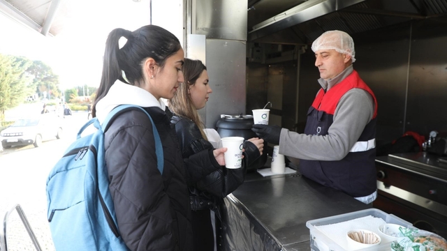 Ordu'da üniversite öğrencilerine sıcak çorba ikramı
