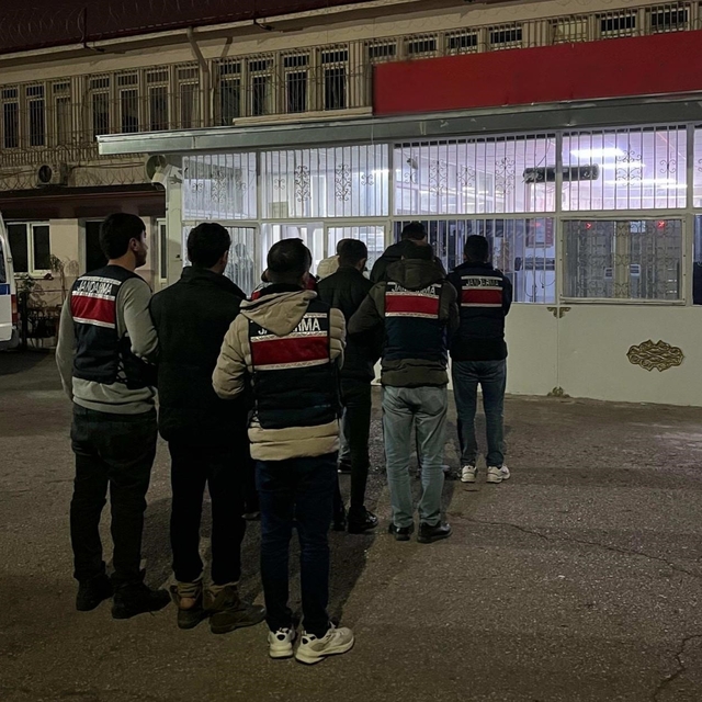 Yatırım danışmanlığı yoluyla dolandırıcılık yapan çeteye operasyon: 10 şahı...