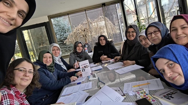 Veliler kitap okuma atölyesinde bir araya geldi