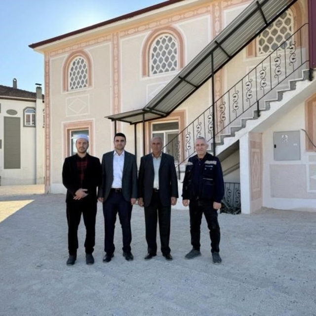 Köy camii bahçesinde parke taşı ve çevre düzenlemesi tamamlandı