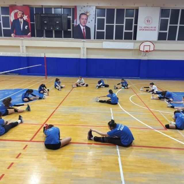 Bilecik'te spor okullarında voleybol antrenmanları sürüyor