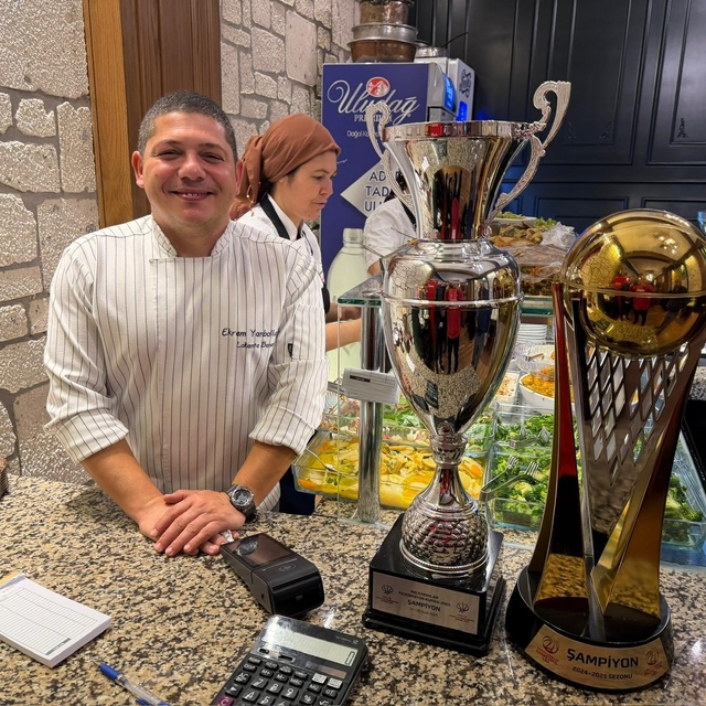 Lokanta Bahar'dan Ferhatoğlu Edremit Belediyesi Gürespor'a anlamlı destek